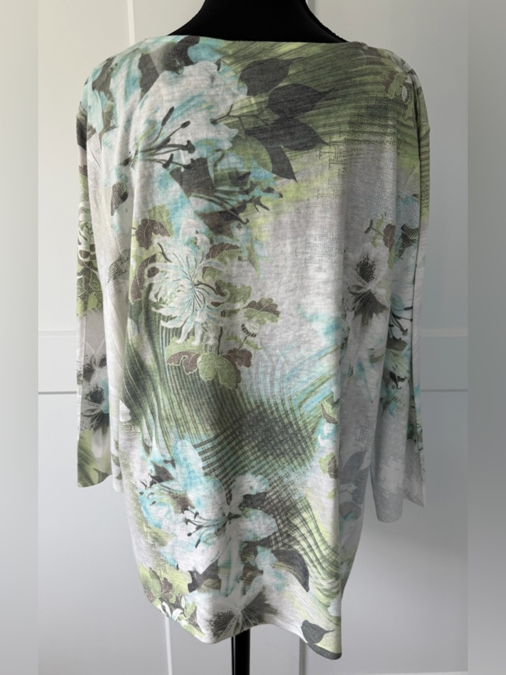 EUC‎ Chico's Green, White & Turquoise Graphic 3/4 Sleeve Fine Gauge Sweater, XL - Picture 5 of 14